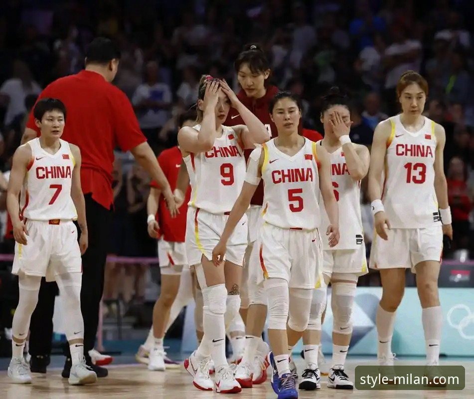 揭秘中国女篮战术调整：一场胜利背后的“一大四小”与“双塔”奇效